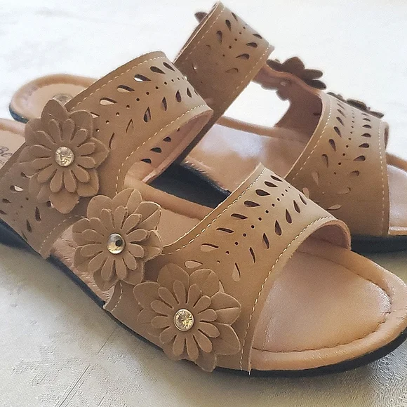Belladia Comfort Wide Tan Beige Floral Shoes Women's Size 8W - Picture 6 of 11